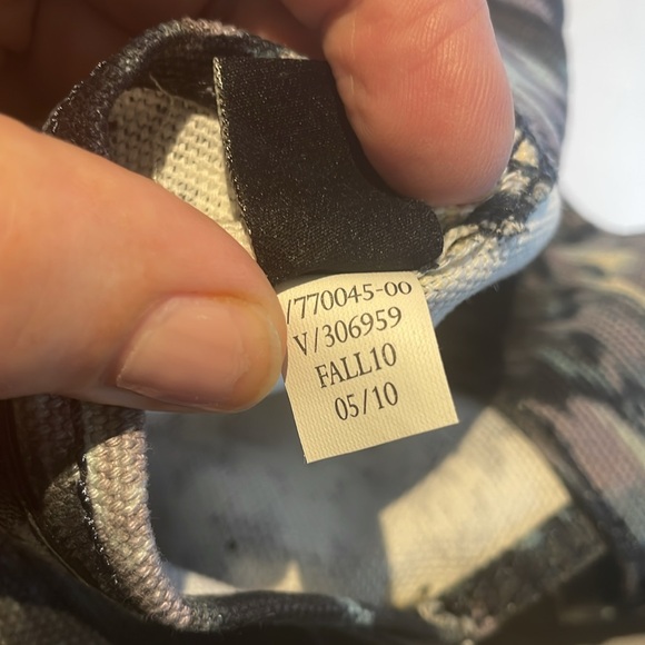 Banana Republic Boho Shoulder Tote Bag withTassel - Picture 13 of 13